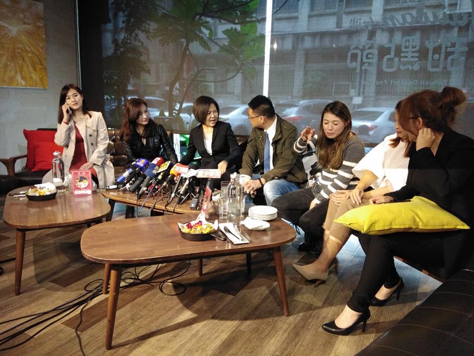 于美人14日邀其各陣營發言人一起喝下午茶，呼籲選民在大選過後要回歸理性，台灣社會應停止分裂。(王韋婷攝)