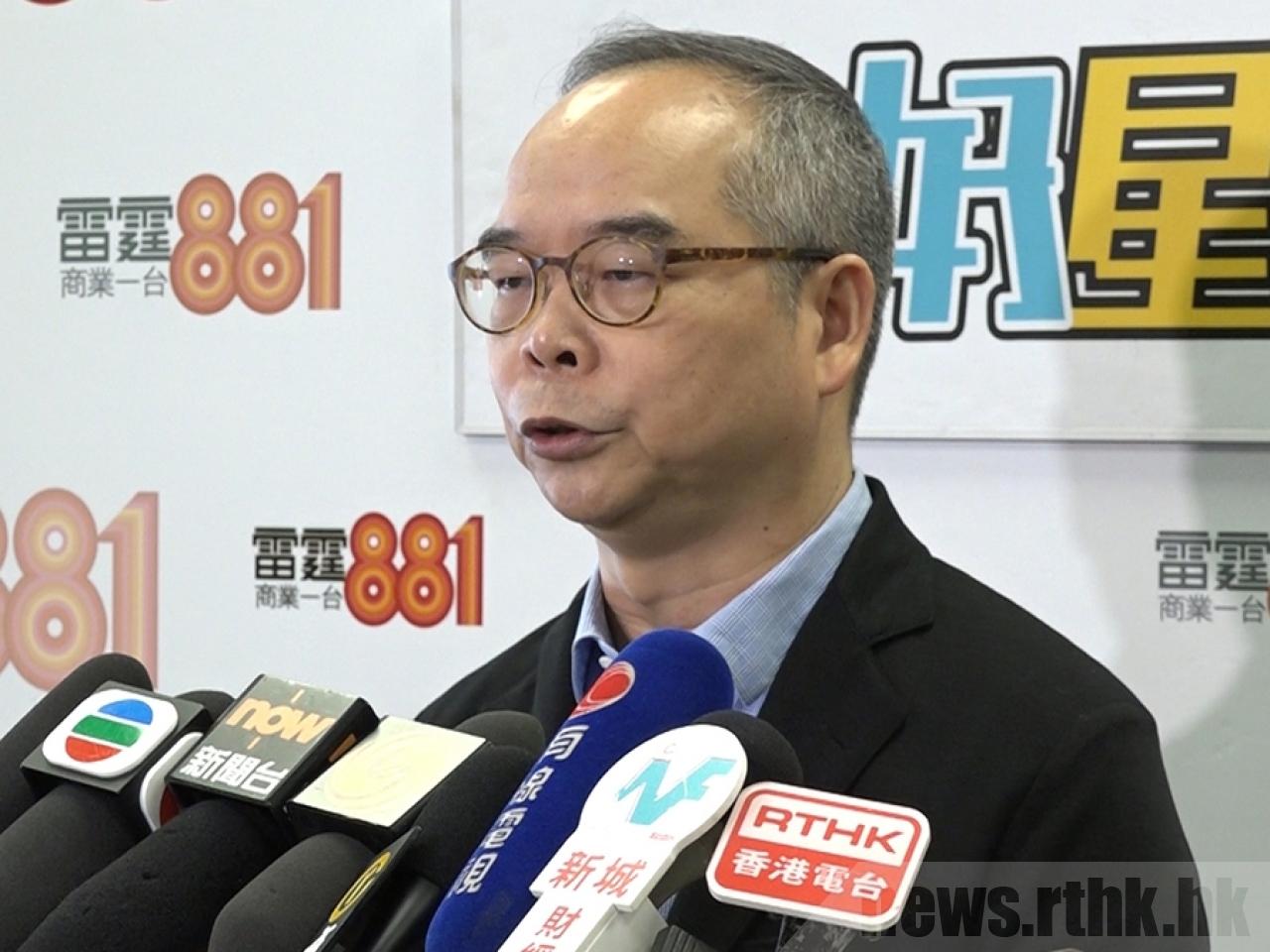 香港民政事務局長劉江華15日宣布，經評估，基於「公眾安全考慮」及「不穩定因素」，決定取消原訂26日大年初二在維多利亞港舉行的煙火表演。(圖：香港電台)