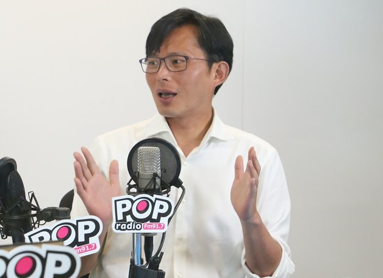 時代力量立委黃國昌接受廣播節目POP大國民專訪時透露，他卸任立委後的下一步，將先回去當律師。（圖：POP大國民提供）
