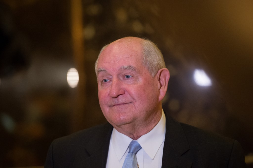 美國農業部長帕度(Sonny Perdue) 表示，受到疫情影響，美國農民因需求劇烈變化而遭受沉重打擊。(AFP)