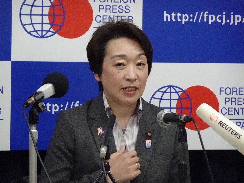 日本奧運大臣橋本聖子17日在東京演講時表示，東奧設有招待城制度，311大地震災區3縣有所謂的復興謝謝招待城。