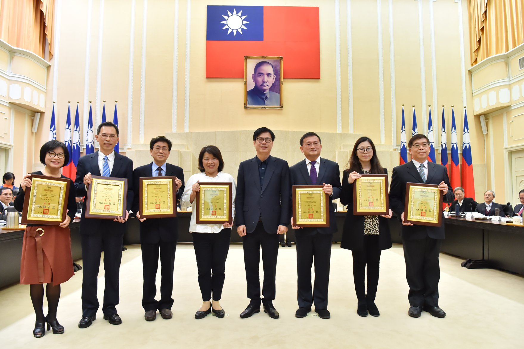 行政院副院長陳其邁20日頒獎表揚2019年「國家關鍵基礎設施防護演習」、「金華演習」及「生物病原重大人為危安事件或恐怖攻擊兵棋推演」等績優單位。(行政院提供)