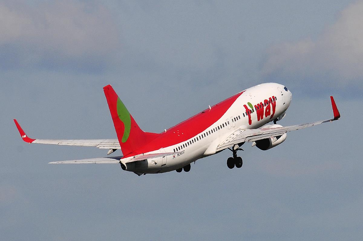 南韓德威航空公司主管表示，由於新冠狀病毒疫情引發關切，該公司已將原定21日首航武漢的新航線計畫延後。(圖：德威航空臉書)