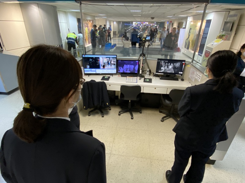 因應中國武漢肺炎疫情，移民署國境事務大隊25日通知各運輸業者，拒載居住地為湖北省的旅客入境台灣。(中央社)