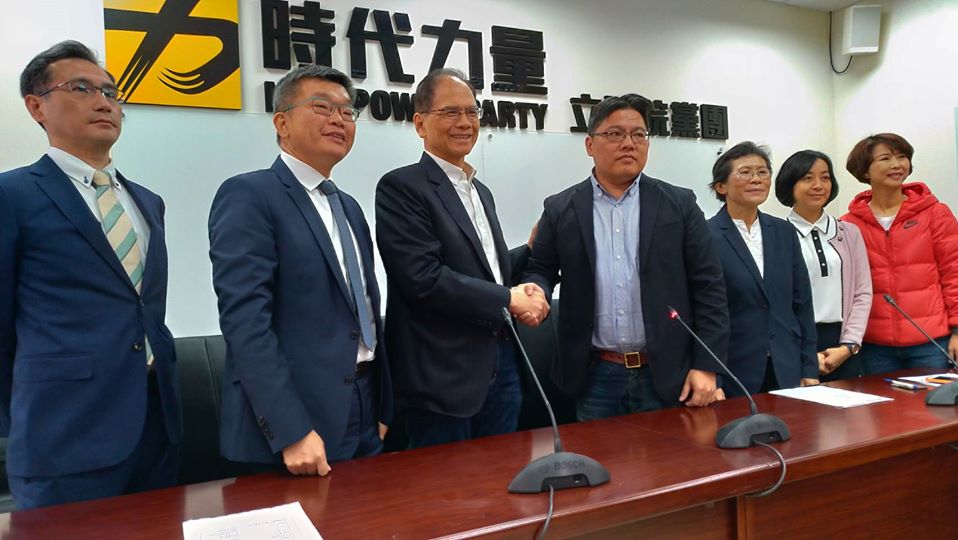 民進黨團確定推出游錫堃與蔡其昌角逐立院正副院長後，「堃昌配」30日前往時代力量黨團「拜票」尋求支持（劉玉秋攝）