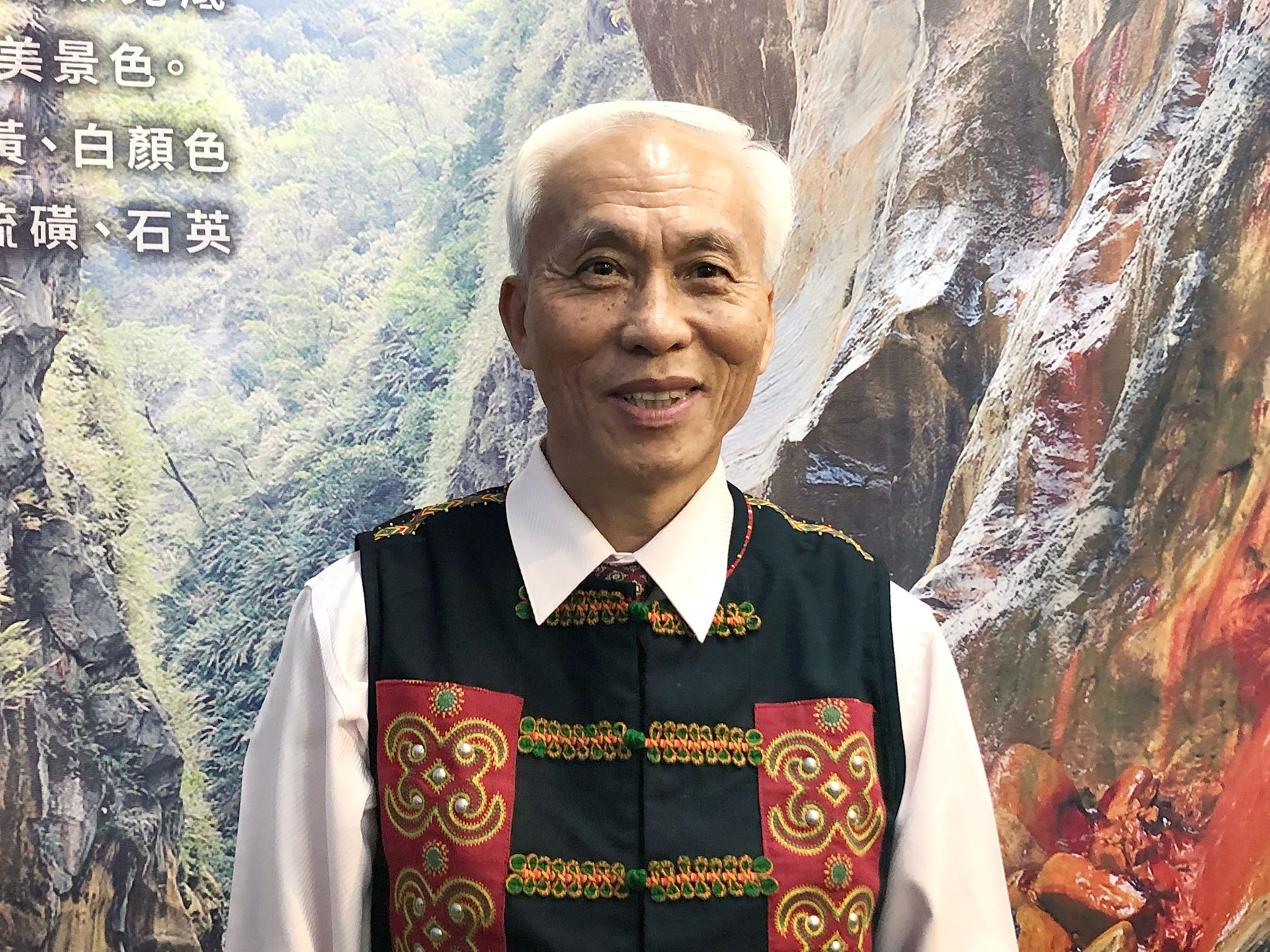 公路總局三工處處長林清洲農曆年前榮退，留下他在南台灣造橋鋪路43年的公路傳奇。(吳琍君攝)