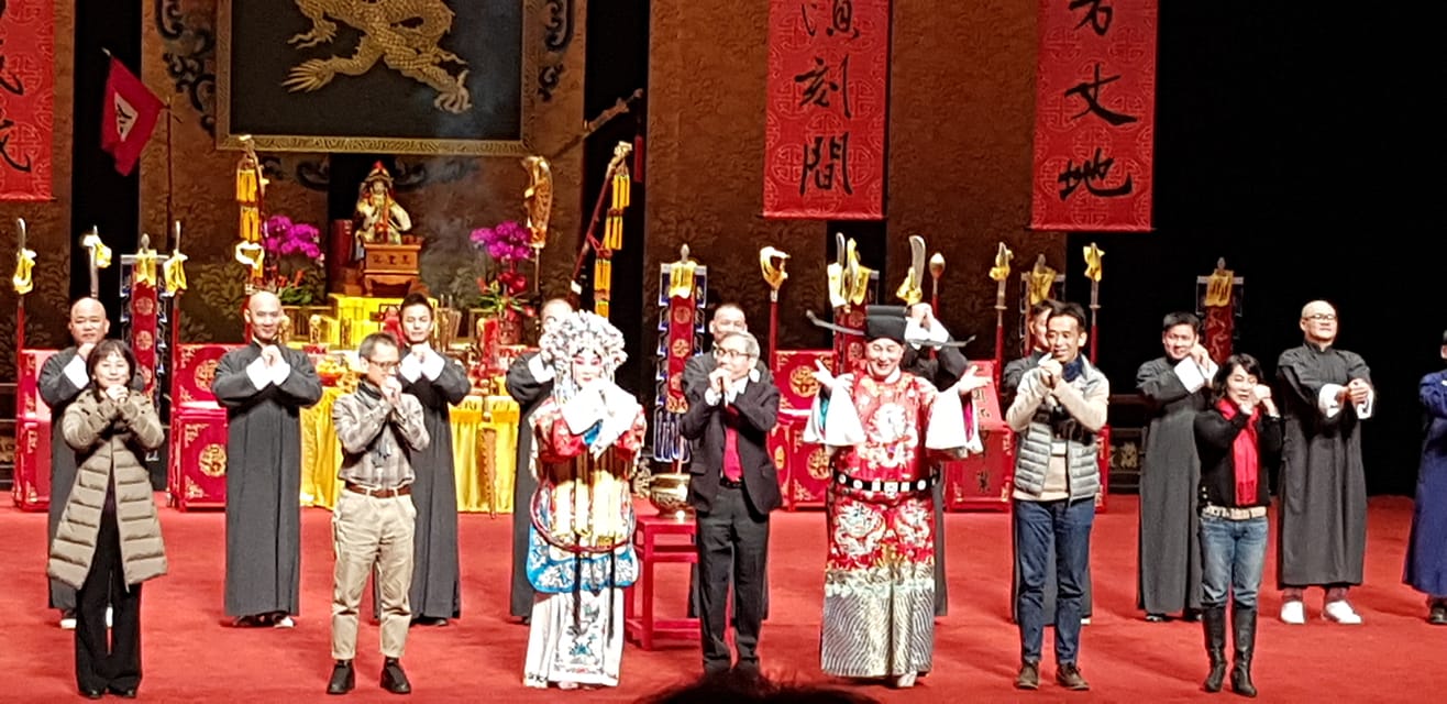 國光劇團30日上午在台灣戲曲中心大表演廳舉行開箱儀式，象徵開啟年度的新工作，同時不忘宣導落實防疫工作，因應武漢肺炎疫情。(江昭倫攝)