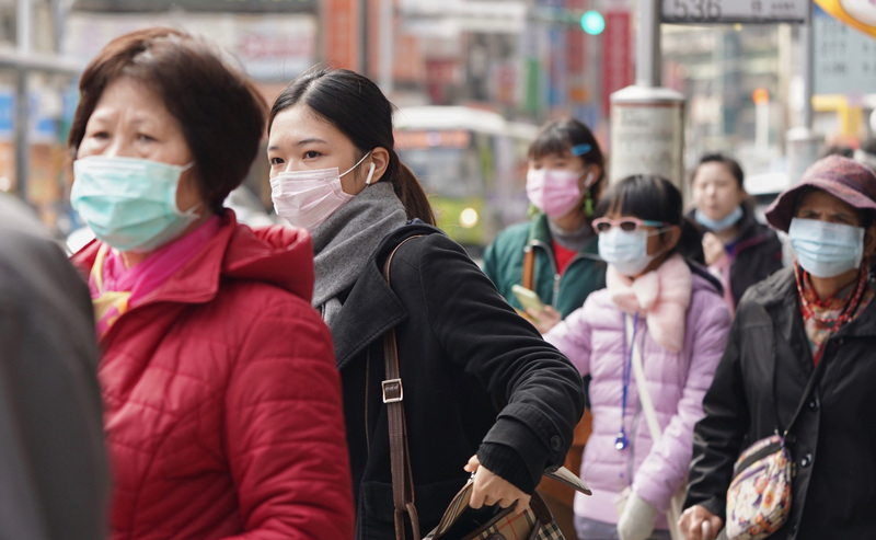 中央氣象局表示，今天清晨鋒面通過，中部以北及東北部將明顯轉冷，溫度會將一路下降，晚上甚至10度以下低溫，17日轉為乾冷的天氣型態，低溫更下探7度左右。（檔案照片/中央社）
