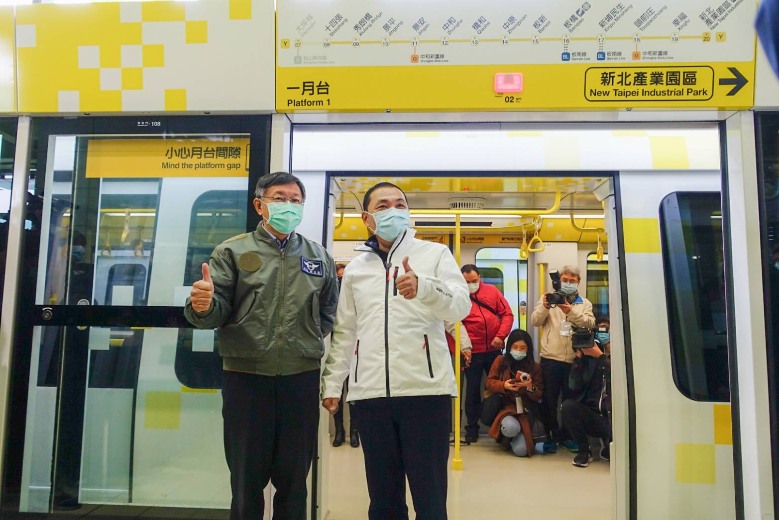 新北市長侯友宜和台北市長柯文哲，31日出席環狀線一階通車。 (圖:新北市政府)