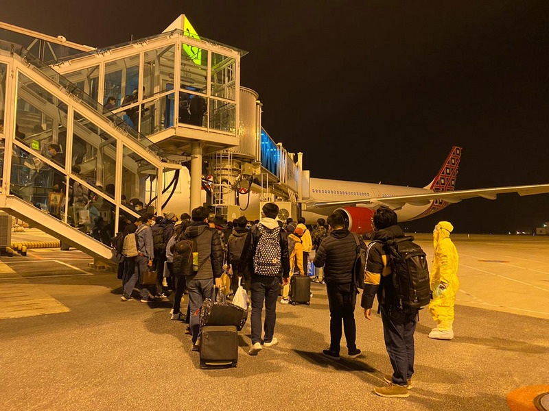 中國湖北省多地因武漢肺炎封城，印尼政府的撤僑專機2日清晨自武漢機場起飛，協助238名國人離開湖北省。（印尼外交部提供）