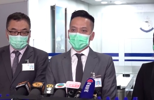 香港高級警司李桂華向媒體說，上月警方接獲15宗涉及炸彈恐嚇案件。(圖擷自香港電台)