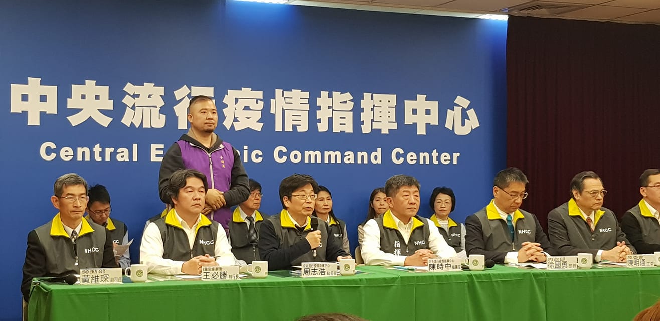 中央流行疫情指揮中心5日宣布，2月6日起，居住地在中國的陸人暫緩入境，入境民眾如有中港澳旅遊史，需列居家檢疫對象。(江昭倫 攝)