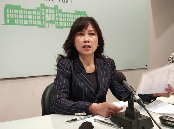 行政院發言人Kolas Yotaka (谷辣斯．尤達卡)表示，由於口罩日產已經增加，會中初步確定會把增加的產量優先分配給醫院、基層診所醫護人員，以及慢性病患和照顧者。(王韋婷 攝)