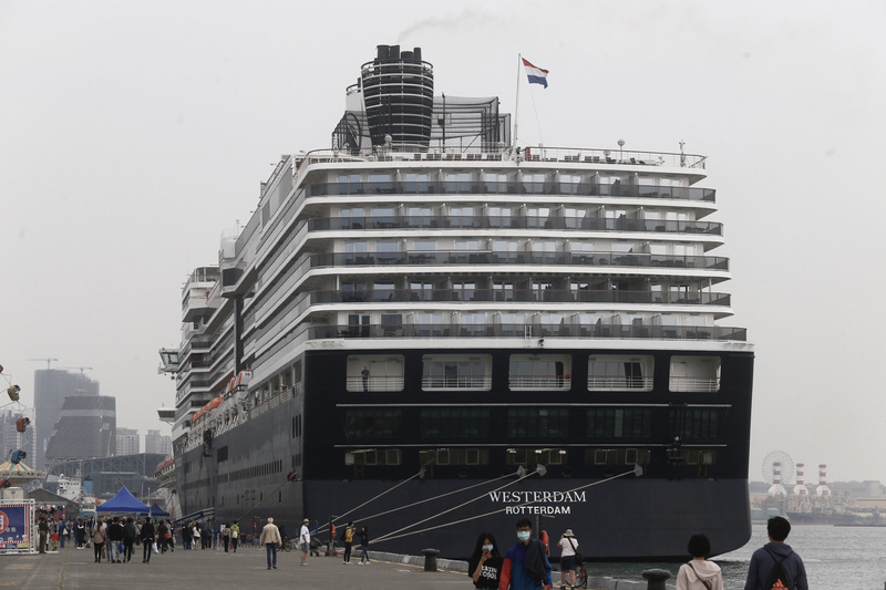 圖為郵輪威士特丹號（Westerdam）2月4日曾停靠在高雄港七號碼頭一景。(圖:中央社)