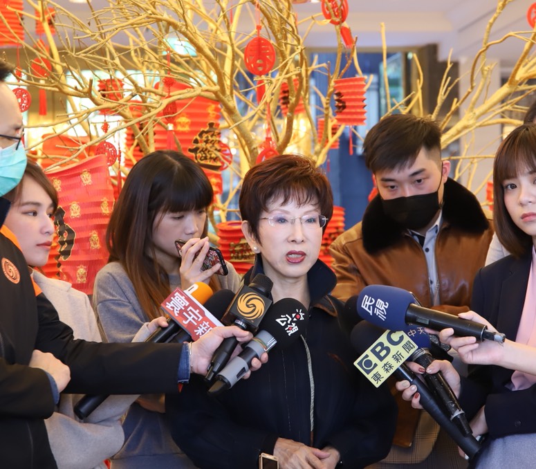 洪秀柱12日受訪時表示，因應防疫，建議黨中央暫緩黨主席補選。(洪秀柱辦公室提供)