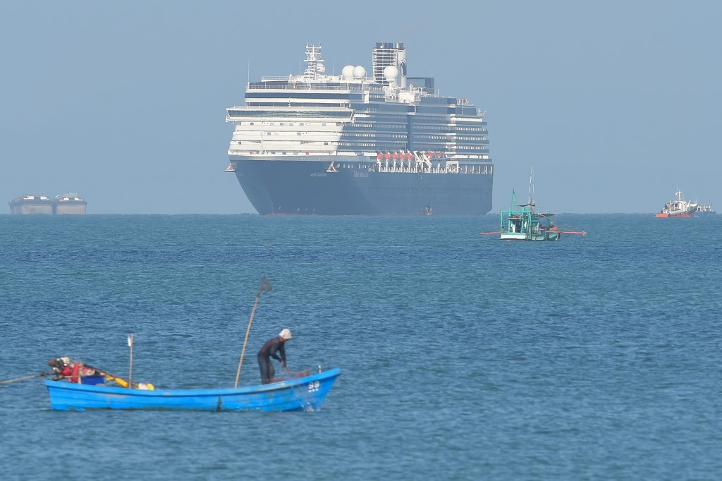 威士特丹號郵輪3日抵達柬埔寨施亞努港(Sihanoukville)。 (AFP)