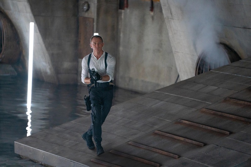 英國男星丹尼爾克雷格（Daniel Craig）（圖）主演的新片「007：生死交戰」，講述退休的情報員詹姆斯龐德，在英國中央情報局請託下重出江湖，在營救過程中，揭發了一個神祕的科技犯罪組織。（UIP提供）
