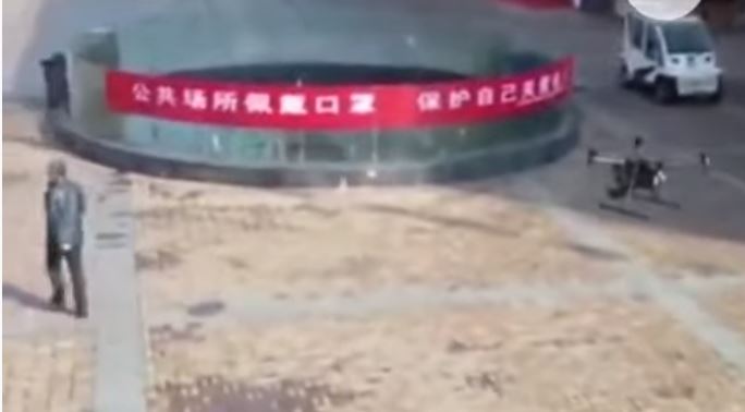 中國爆發武漢肺炎(COVID-19)疫情以來，不少地區採用無人機、行動支付等技術投入防疫監控。(圖取自亞洲自由電台影片)