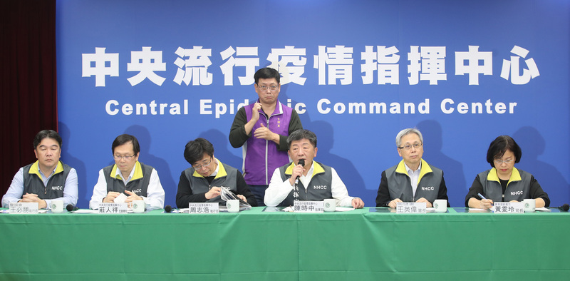 指揮中心表示，由於新加坡及泰國的確診個案持續增加，且出現第3波感染覺，籲請醫師協助採驗。（圖:中央社）