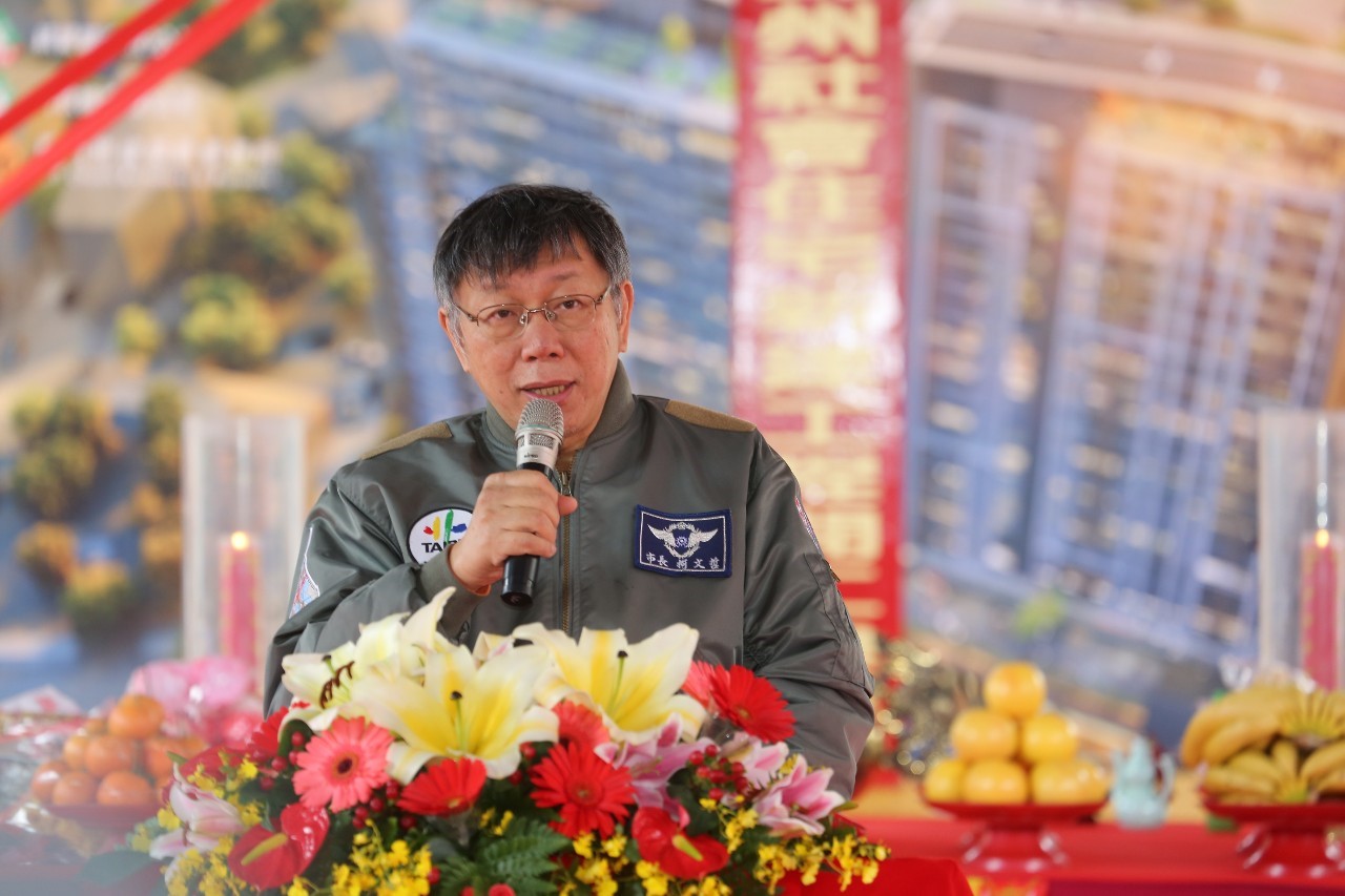 台北市長柯文哲出席錦州社會住宅新建工程開工典禮前受訪，針對武漢肺炎疫情，他認為遲早會出現社區感染，但要維持零星個案才是上策。(台北市政府提供)
