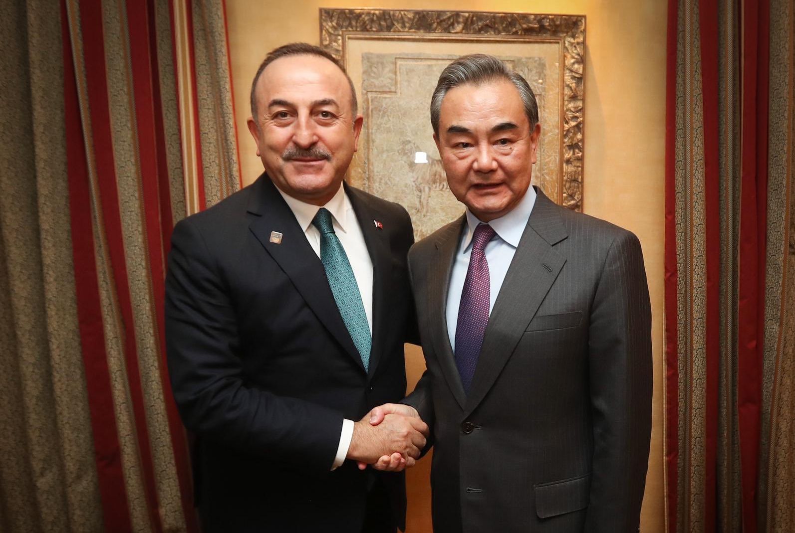 土耳其外交部長卡夫索格魯(Mevlut Cavusoglu)16日會見中國外交部長王毅。(圖:推特)