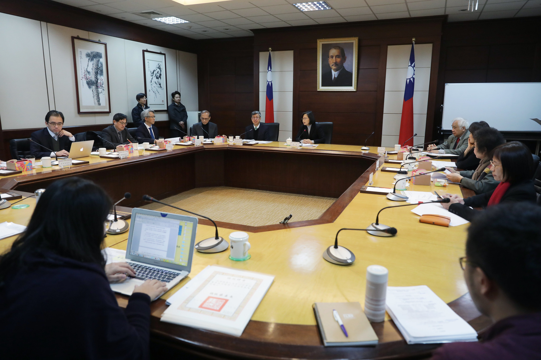 蔡英文總統出席「第13屆考試委員提名審薦小組第一次會議」。(總統府提供)