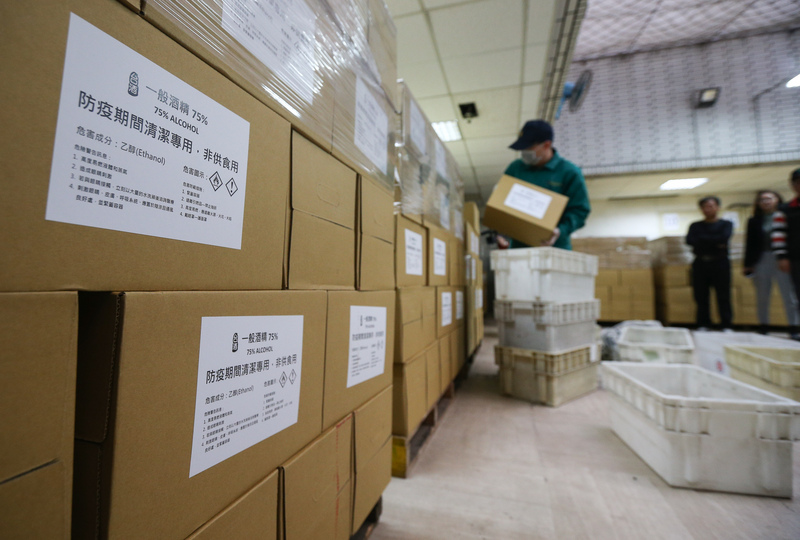 法務部廉政署19日呼籲防疫物資發放單位要建立領用登記機制，並公開發送相關資訊，同時將記錄留存。(圖：中央社)