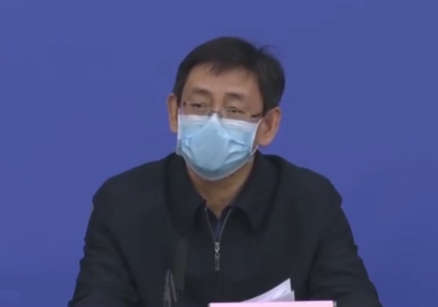 武漢市委常委、市政府常務副市長胡亞波表示，疫情仍然很嚴峻，並說至25日止，全市儲備的方艙醫院床位要達到3萬張。(圖擷自微博)