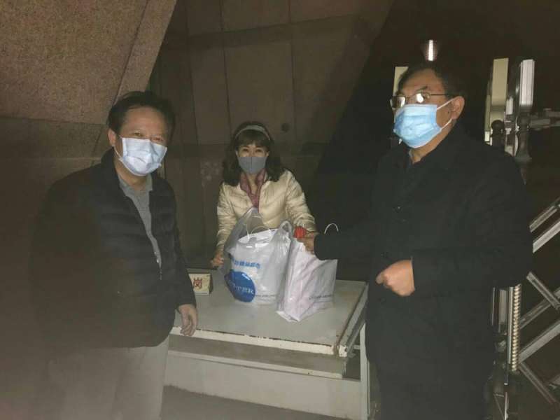 針對受困湖北荊門的罕病兒童藥劑將告罄，日前在台商、海基會與政府總動員的情況下成功解除。(姚人多臉書)