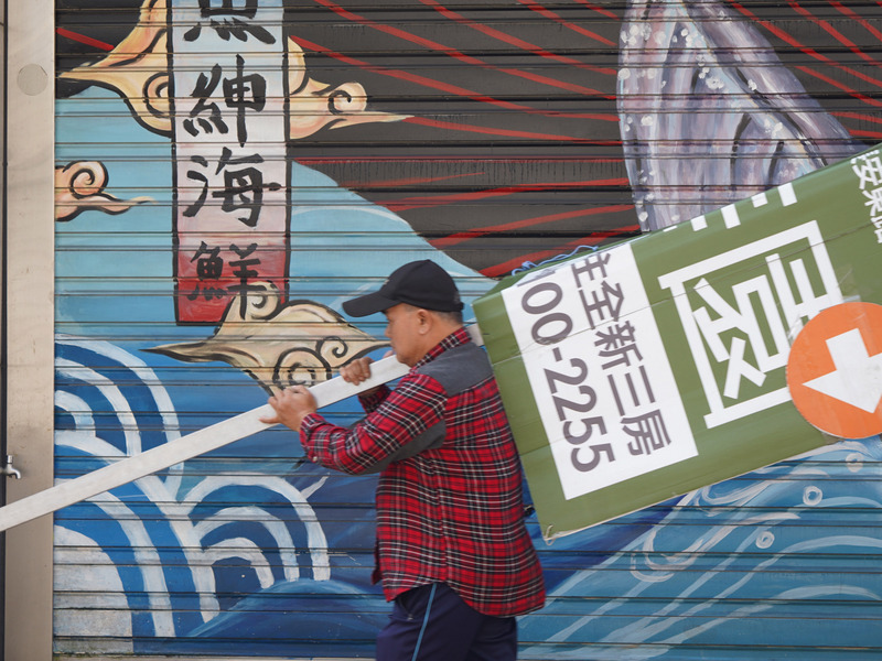 行政院長蘇貞昌12日邀集相關部會首長與民進黨立院黨團幹部溝通五倍券規劃內容，會中達成2項結論，分別是振興將發五倍券，且進一步討論是否擴大可以免費兌領五倍券民眾的適用範圍。示意圖。（中央社）