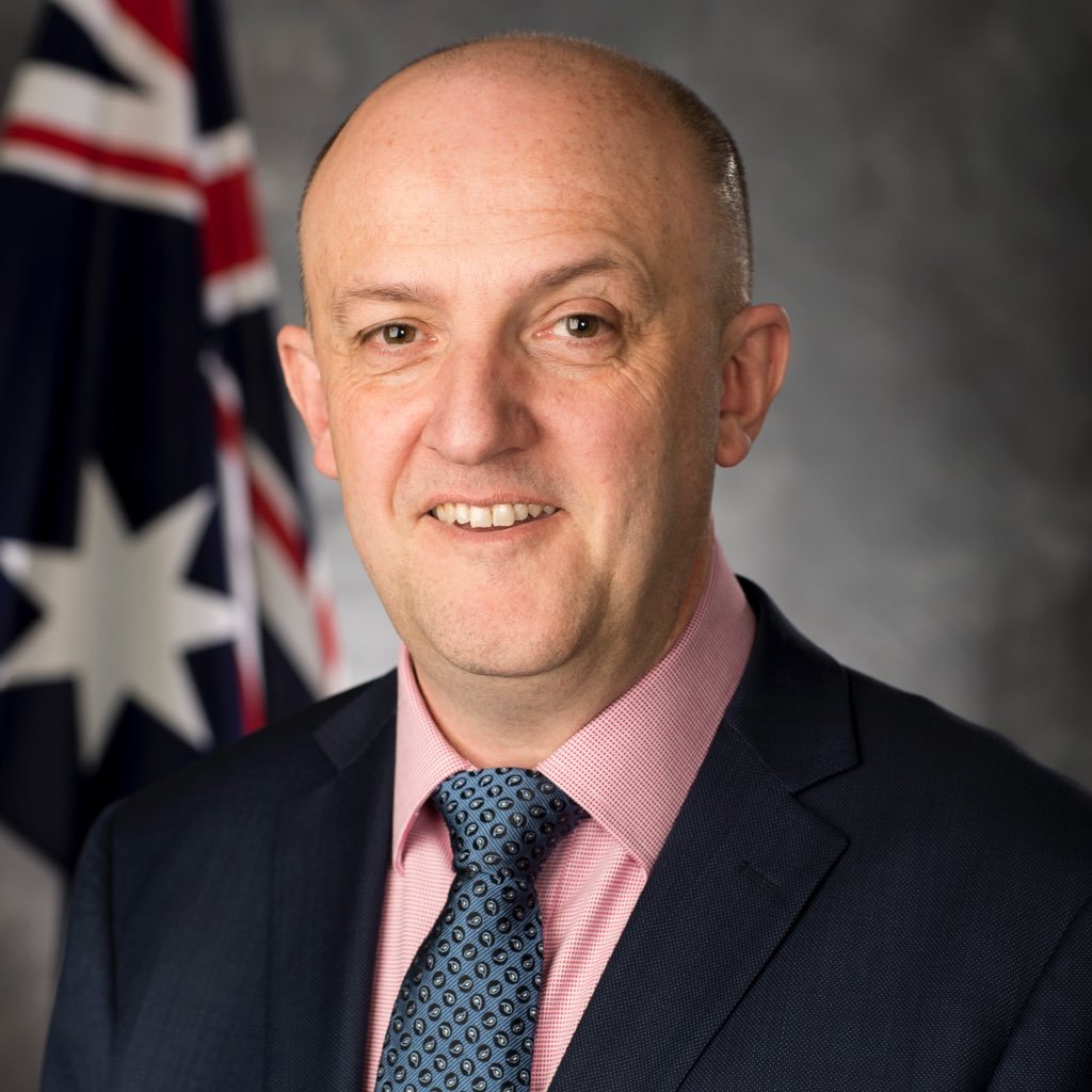 澳洲安全情報組織(Australian Security Intelligence Organisation, ASIO)局長勃吉斯(Mike Burgess)20日向國會表示，在澳洲境內出現的間諜活動已超出冷戰時期，他並且警告，澳洲公民遭到外國勢力的監視與騷擾。(圖/推特)