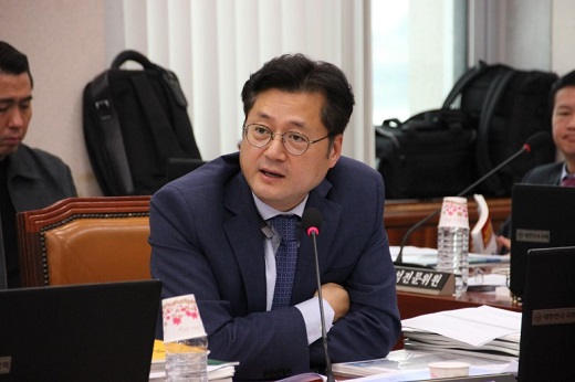 洪翼杓澄清他所謂的「最大程度封鎖」絕非「武漢式封城」，亦非任何形式的禁止人員出入。(圖/推特)