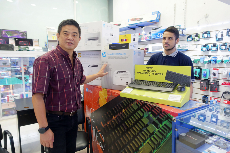 阿根廷台商會會長李培維經營進口電腦耗材及周邊商品，因肺炎疫情衝擊，中國港口停擺，合作工廠已3週未能正常出貨，未來電子商品恐斷貨。(圖：中央社)