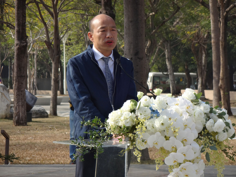 高雄市長韓國瑜28日出席二二八紀念追思會時表示，希望遠離傷痛，記取教訓，讓社會更充滿「愛與包容」和敦厚的人性。(圖：中央社)