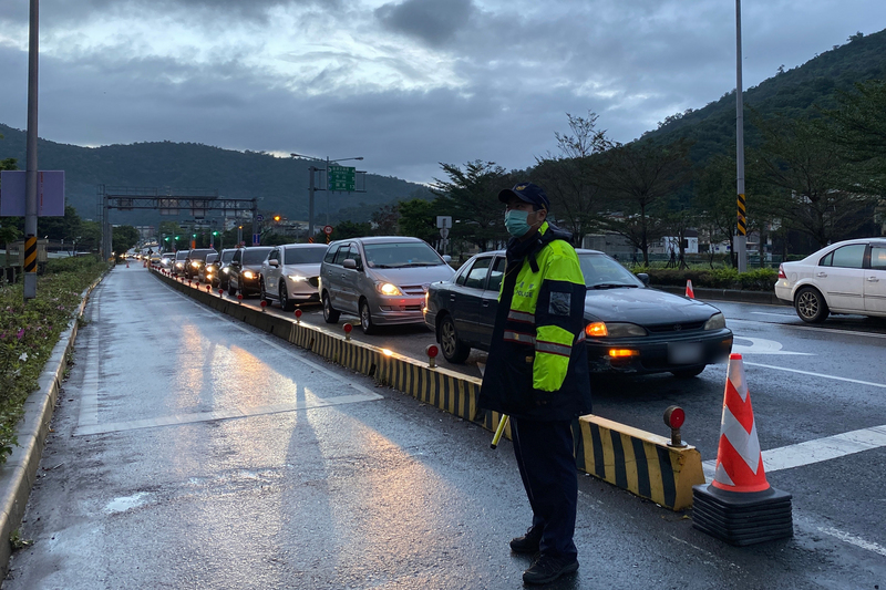 蘇花改公路上午起就出現北返車潮，至下午3時，壅塞路段平均車速不到30公里。(圖：中央社)