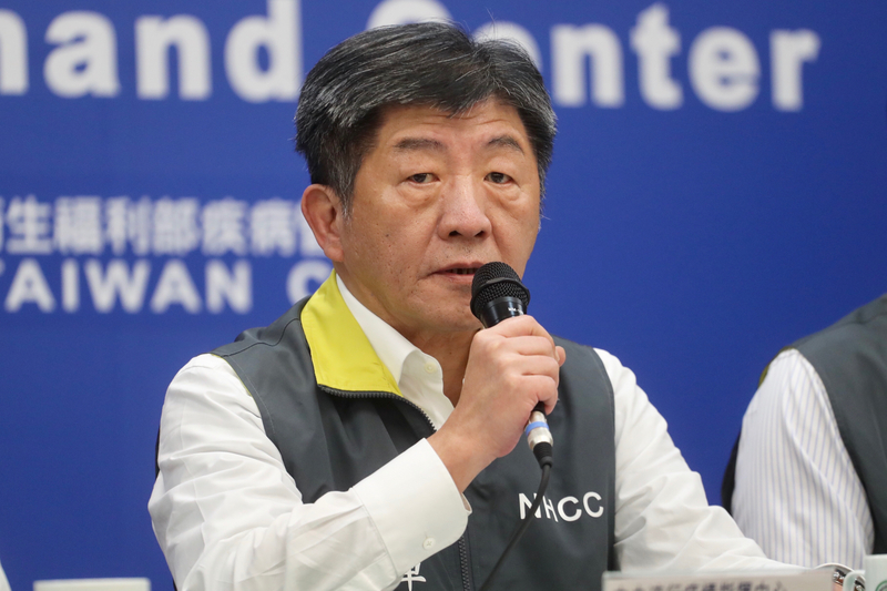 因應武漢肺炎疫情，中央流行疫情指揮中心28日下午召開記者會，指揮中心指揮官陳時中宣布新增2例確診個案。(圖：中央社)