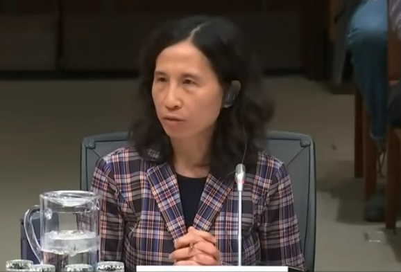 加拿大首席公共衛生官、華裔的譚詠詩今天宣布，從伊朗入境加國的旅客，不論國籍，也不管是否出現任何俗稱武漢肺炎的2019冠狀病毒疾病(COVID-19)發病症狀，一律自我居家隔離14天。(圖擷自YouTube)