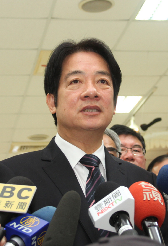 副總統賴清德16日表示，OH-58D戰搜直升機在新竹空軍基地重落地，陸軍航特部兩位弟兄不幸殉職，他深感遺憾和哀傷。在不捨的同時，期盼國人同胞為國軍加油打氣，也希望國軍弟兄，繼續堅定地為捍衛國家安全而努力。(圖：中央社)