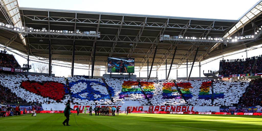 3月1日多名日本團客前往RB萊比錫（RB Leipzig）主場對拜耳勒沃庫森的德甲聯賽觀賽。(AFP)