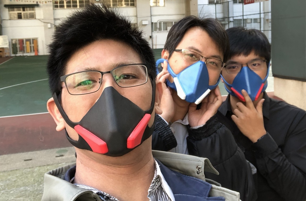 新北市福和國中帶領學生自製立體面罩，造型獨特。(福和國中提供)