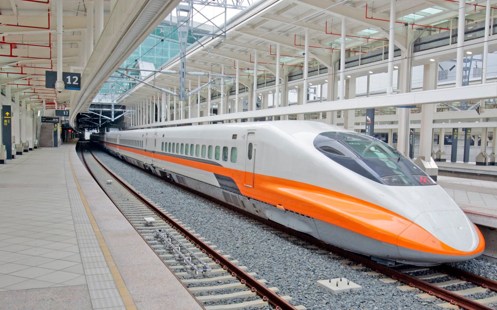 為遏止武漢肺炎疫情以及因應清明連假，高鐵、台鐵以及國道服務區將陸續增設紅外線體溫量測儀，提升防疫效能。圖:台灣高鐵粉絲專頁
