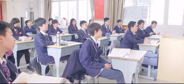 大陸台校生欲甄選免面試，須舉證無法來台理由。圖為上海台商子女學校學生上課情形。圖取自上海台商學校影片