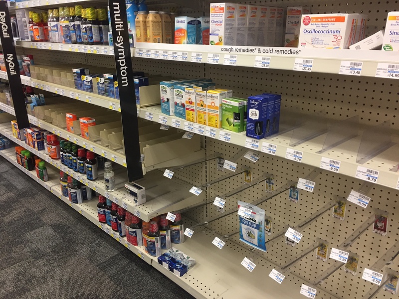 武漢肺炎疫情在美國蔓延，緩解咳嗽、發燒等感冒症狀的各種藥品銷量大增，喉片更是被一掃而空。 (圖:中央社)