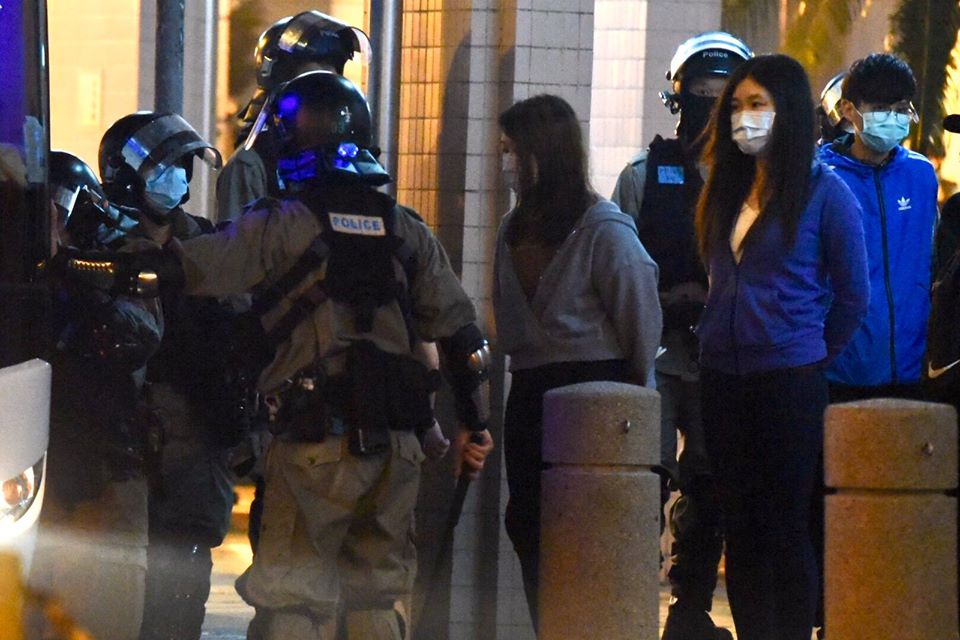 港網友集結悼念周梓樂 港警驅散逮捕41人。(立場新聞提供)
