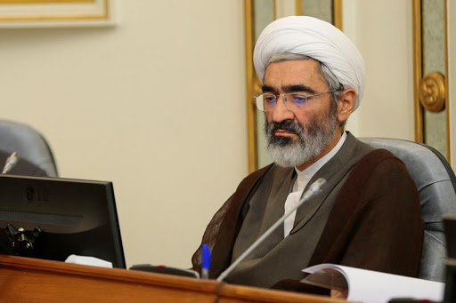 伊朗司法部長萊希(Ebrahim Raisi)今天(9日)表示，由於2019年冠狀病毒疾病(COVID-19，武漢肺炎)疫情延燒，伊朗將釋放大約7萬名囚犯。(圖/推特)