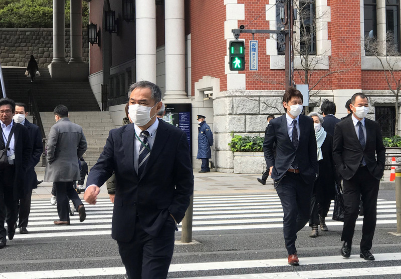 武漢肺炎疫情擴大，日本帶口罩的民眾增多。(資料照片/中央社)