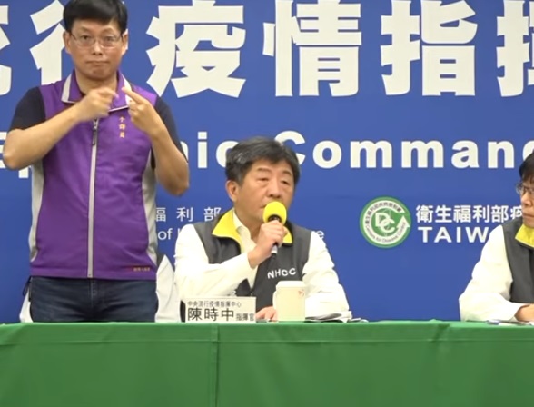 中央流行疫情指揮中心指揮官陳時中表示，未來擬考慮開放家戶團購，但仍須看初期上路民眾上網訂購的數量多寡再來做調整。(圖擷自YouTube)