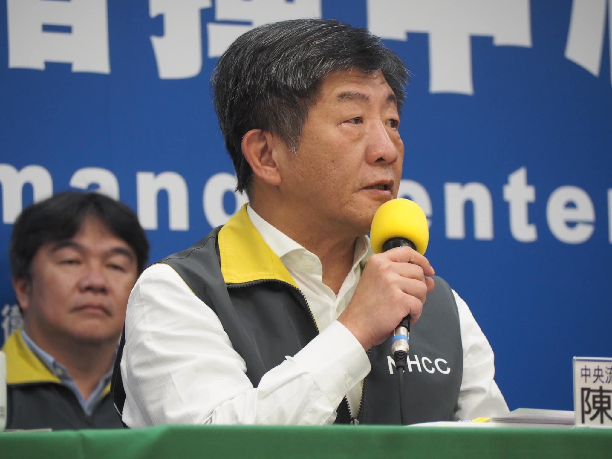 中央流行疫情指揮中心指揮官陳時中向駐台使節及代表說明台灣防範武漢肺炎相關工作成效，與會大使及代表對台灣抗疫成果表達高度肯定。(蕭照平攝)