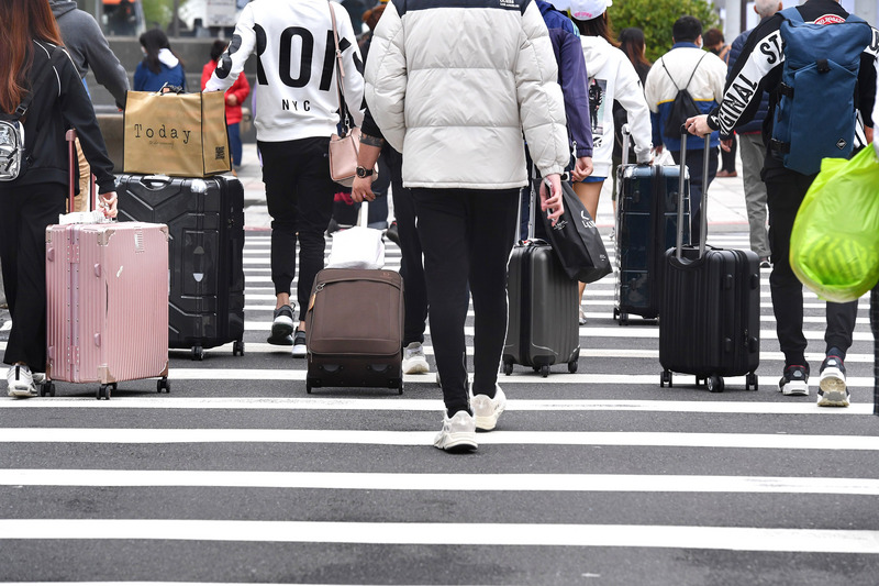 武漢肺炎疫情蔓延全球多國，衝擊觀光旅遊產業。(圖/中央社)