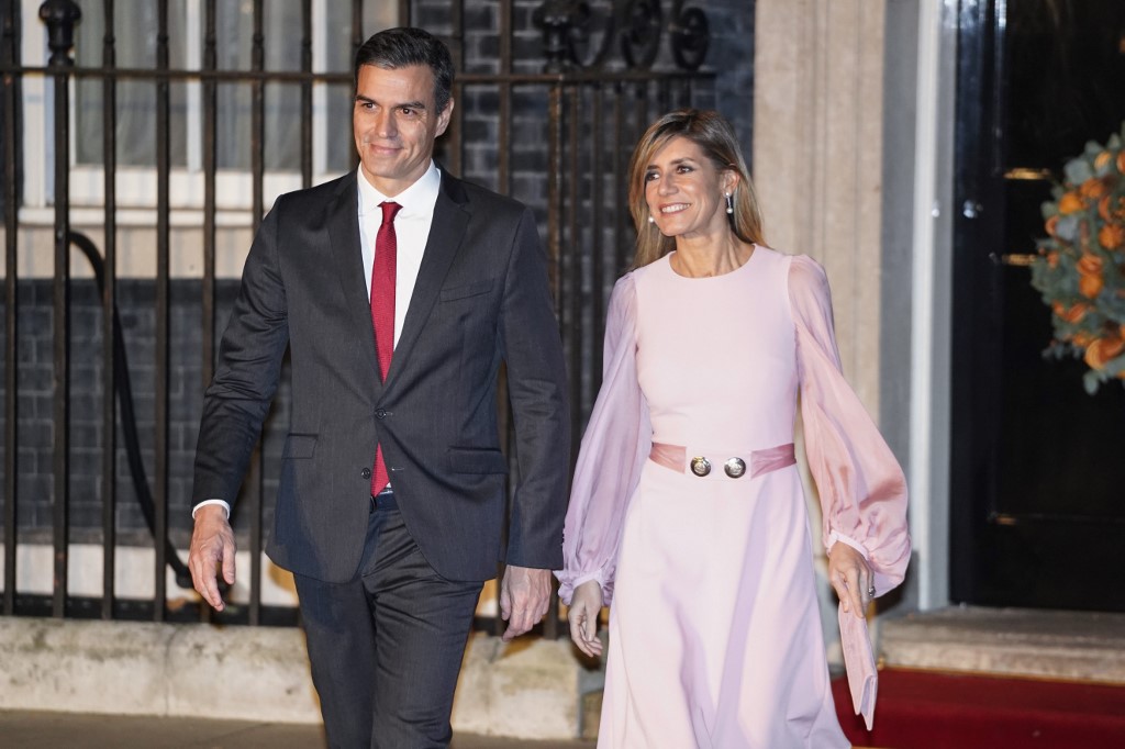 西班牙總理桑傑士(Pedro Sanchez)與夫人葛梅茲(Begona Gomez)。 (AFP)